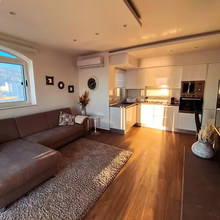 Blue Sky Apartment *