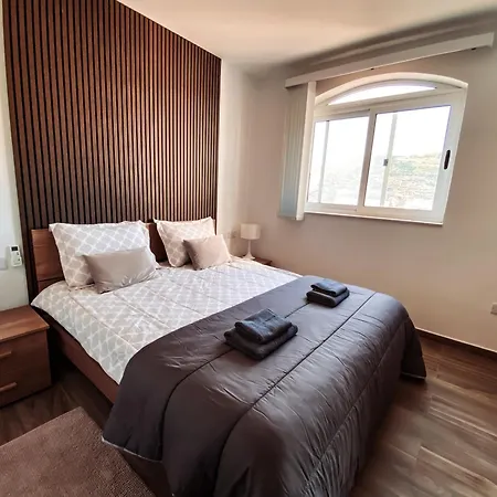 Blue Sky Apartment *
